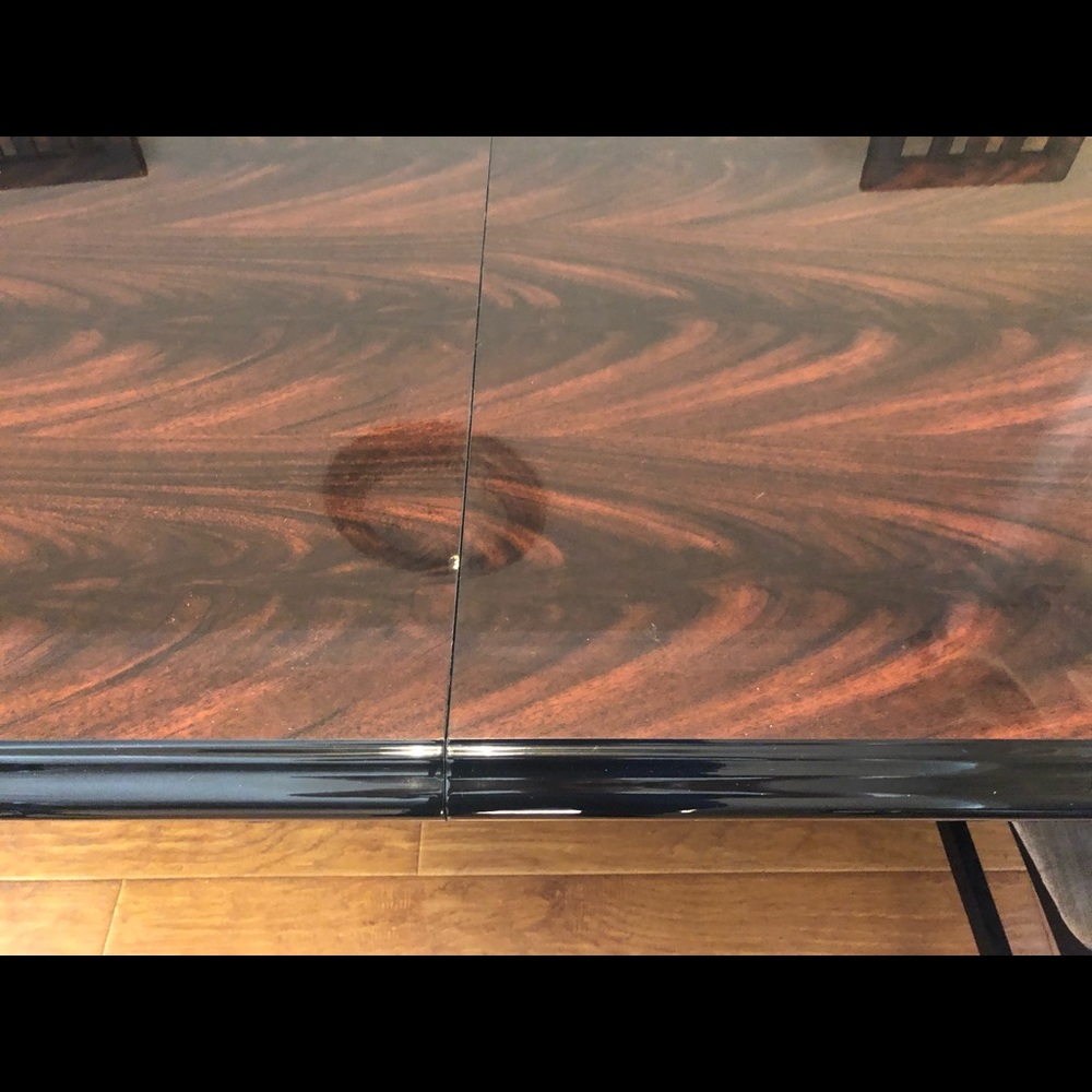 Dining table - Picture 4 of 6